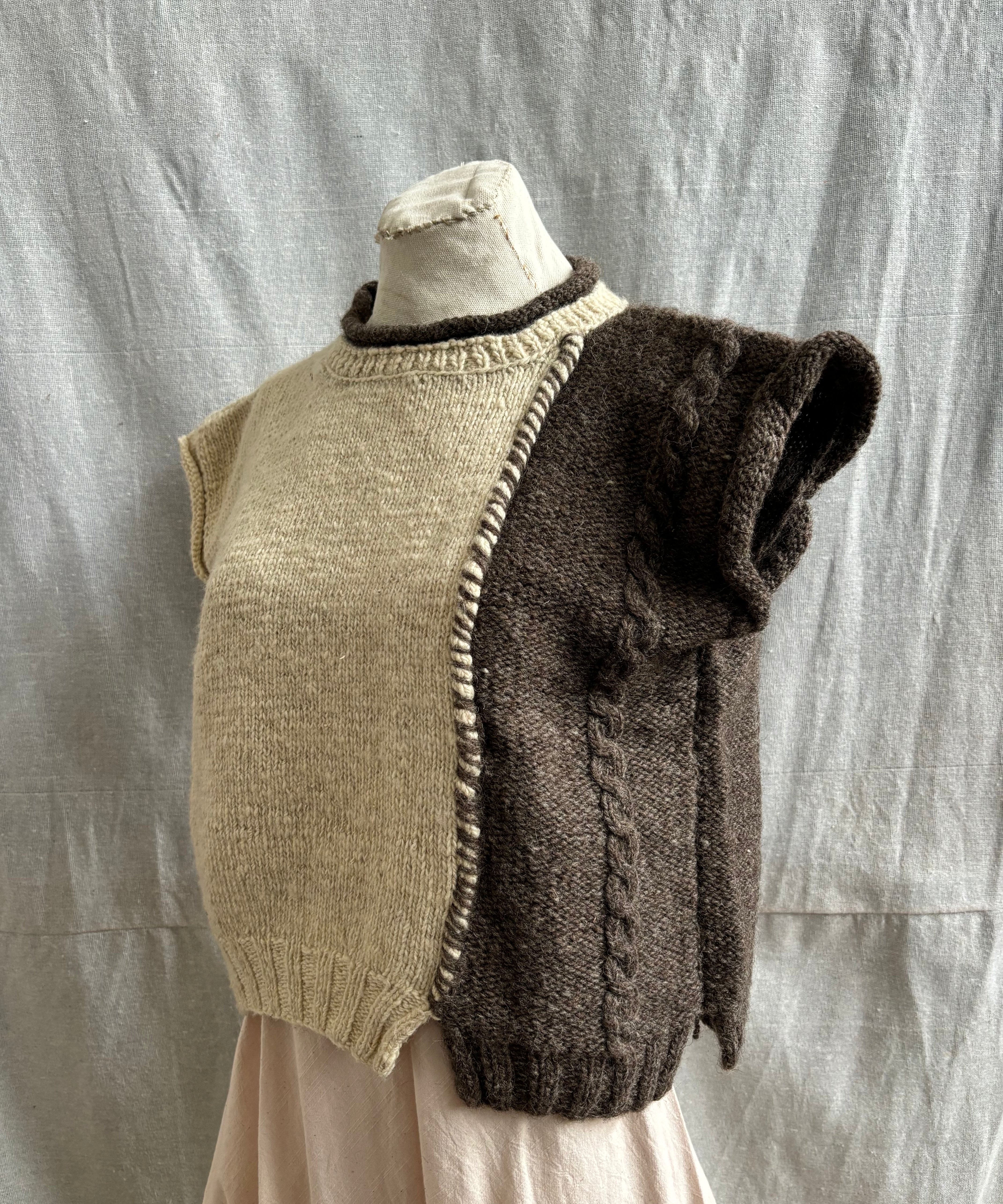 Banki Crop Half Cable Vest