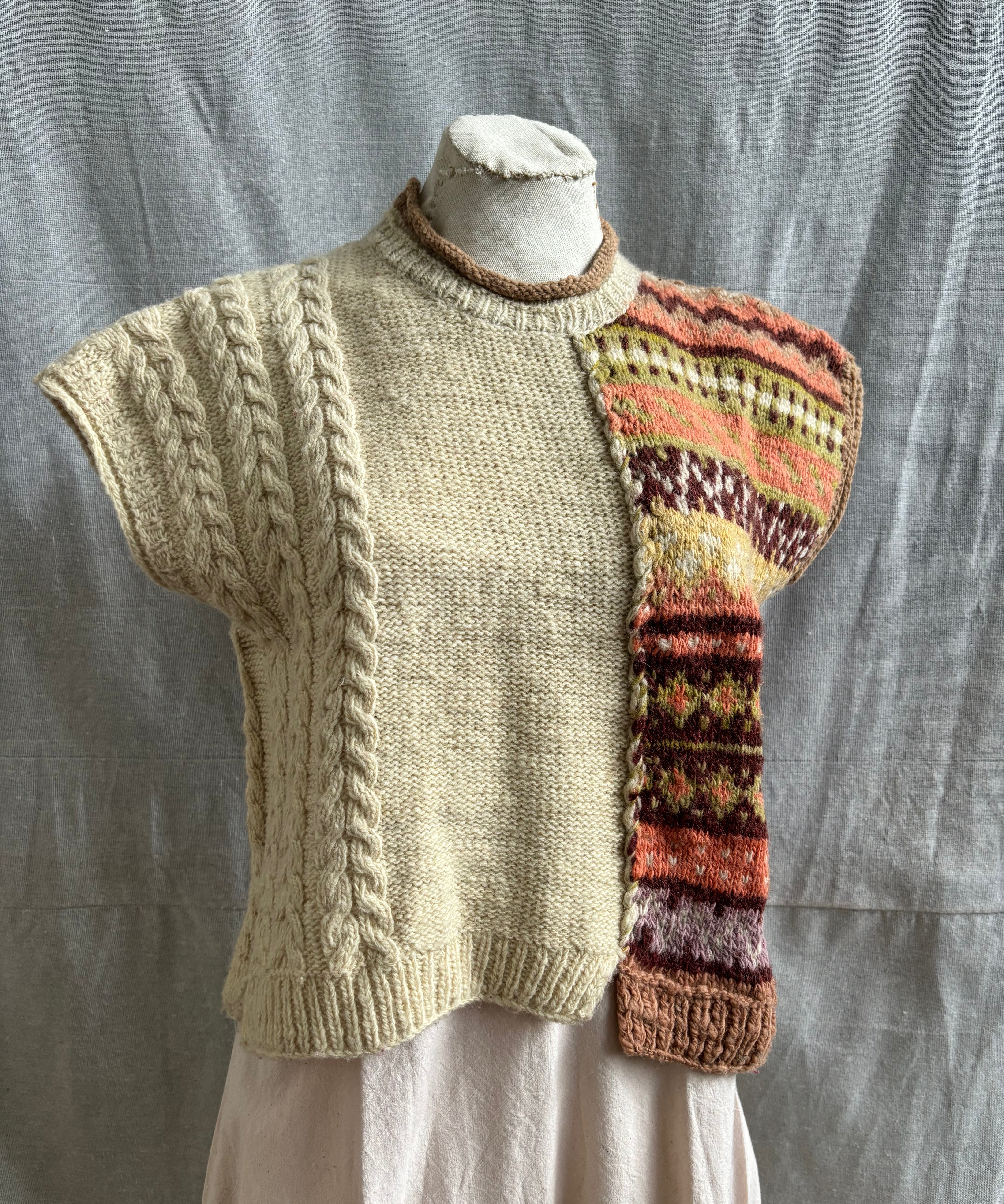 Crop Half Motif Vest